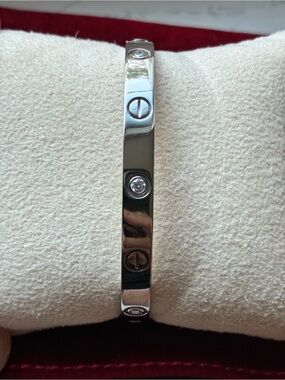 Cartier Bracelet with 6 Diamond